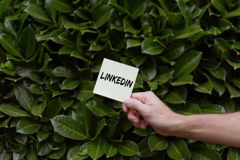 Ultimate Guide to the Pros and Cons of LinkedIn Ads  